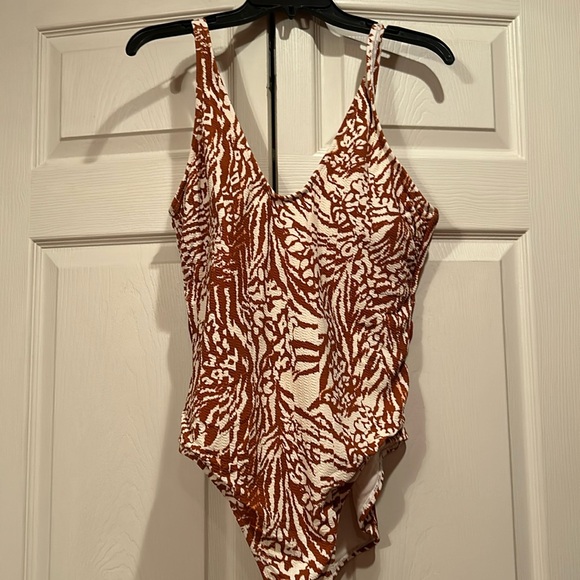Time & Tru sz 16-18 - Cream/Golden Brown - One Piece Swimsuit - Beautiful Fabric - Picture 2 of 7
